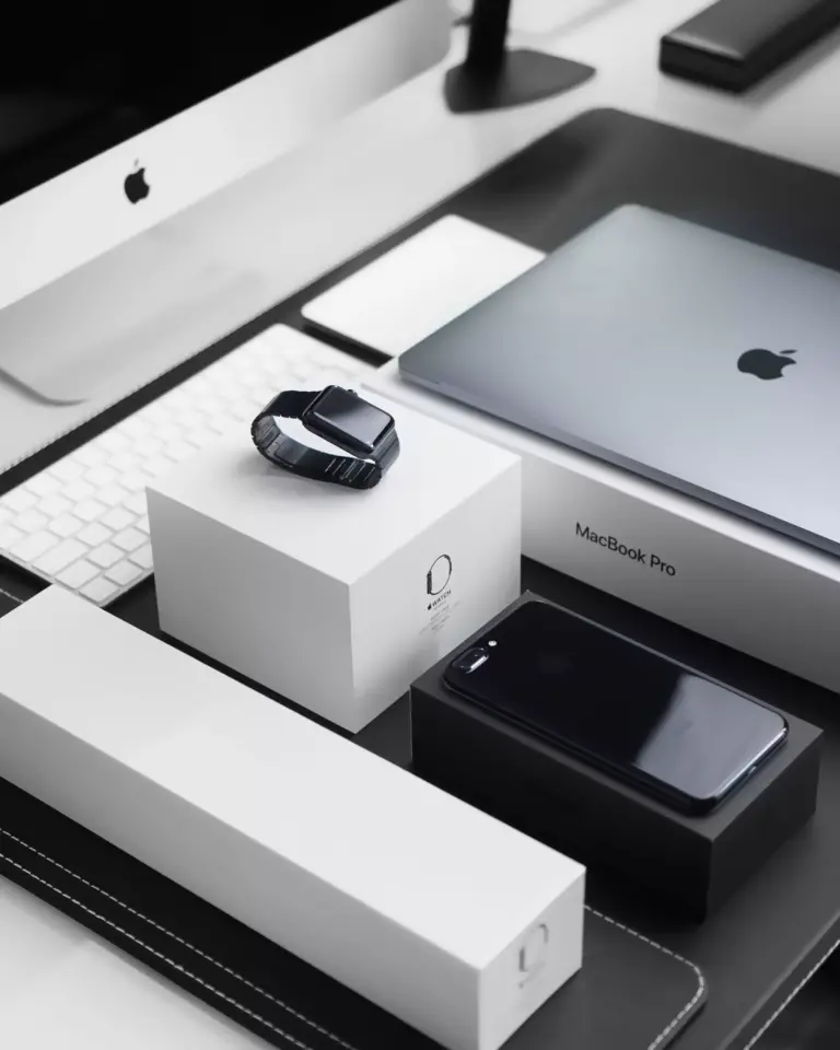 black and white 2573314