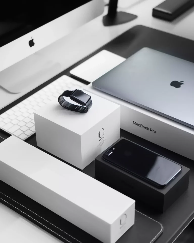 black and white 2573314
